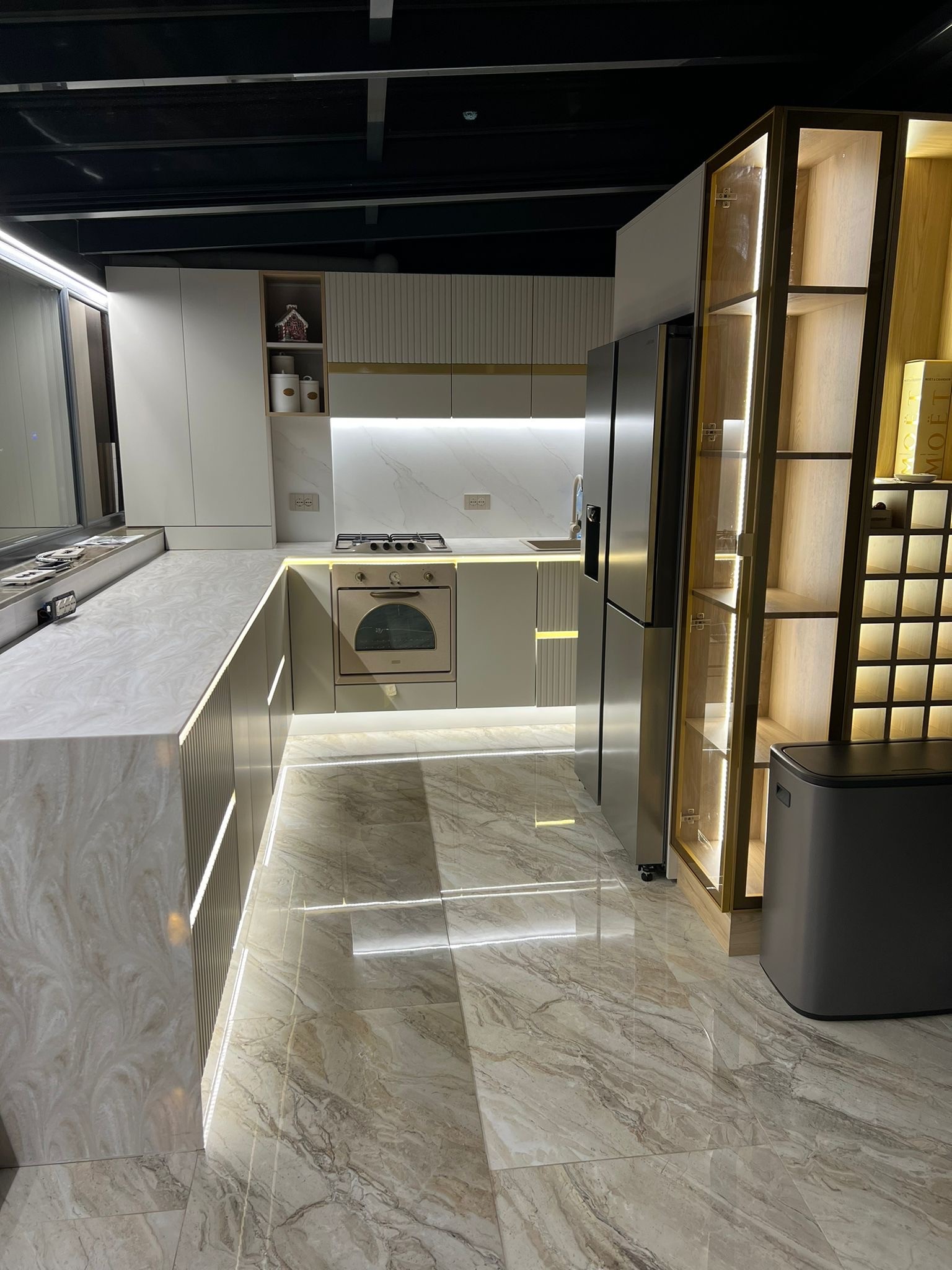 Lucrare de mobilier la comandă realizată în atelierul nostru